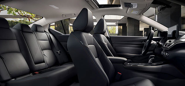 Interior del Nissan Altima 2025